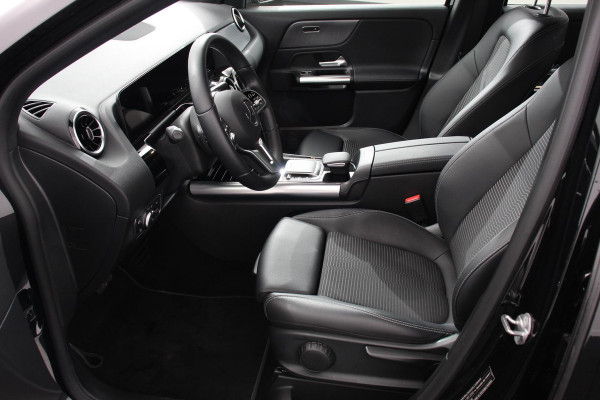 Mercedes-Benz GLA 200 Automaat Progressive Line | Navigatie | Stoelverwarming | Park Assist | Parkeersensoren | Camera | Spiegelpakket | LED koplamp High Performance | Elektrische achterklep | Seat-comfort Pack|