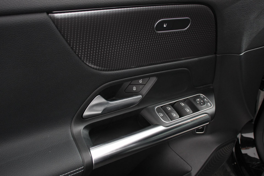 Mercedes-Benz GLA 200 Automaat Progressive Line | Navigatie | Stoelverwarming | Park Assist | Parkeersensoren | Camera | Spiegelpakket | LED koplamp High Performance | Elektrische achterklep | Seat-comfort Pack|
