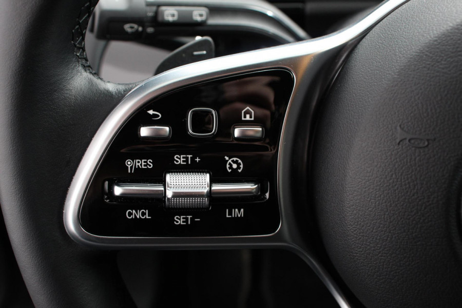 Mercedes-Benz GLA 200 Automaat Progressive Line | Navigatie | Stoelverwarming | Park Assist | Parkeersensoren | Camera | Spiegelpakket | LED koplamp High Performance | Elektrische achterklep | Seat-comfort Pack|