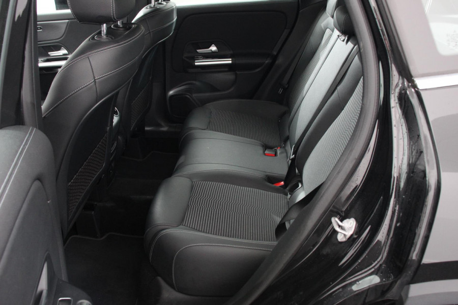 Mercedes-Benz GLA 200 Automaat Progressive Line | Navigatie | Stoelverwarming | Park Assist | Parkeersensoren | Camera | Spiegelpakket | LED koplamp High Performance | Elektrische achterklep | Seat-comfort Pack|