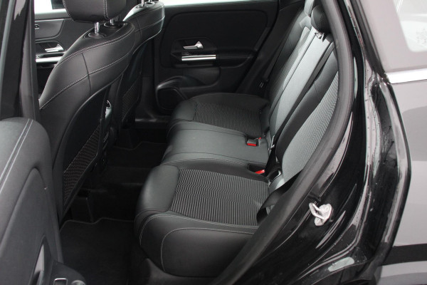 Mercedes-Benz GLA 200 Automaat Progressive Line | Navigatie | Stoelverwarming | Park Assist | Parkeersensoren | Camera | Spiegelpakket | LED koplamp High Performance | Elektrische achterklep | Seat-comfort Pack|