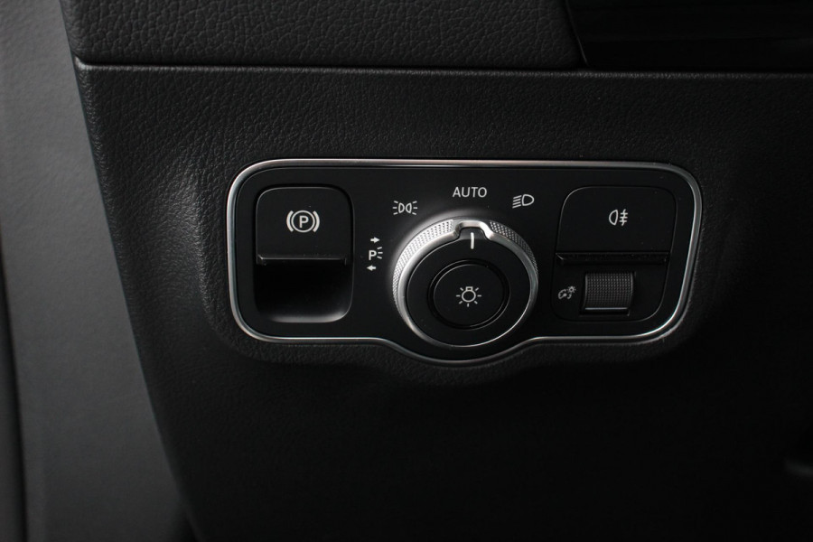 Mercedes-Benz GLA 200 Automaat Progressive Line | Navigatie | Stoelverwarming | Park Assist | Parkeersensoren | Camera | Spiegelpakket | LED koplamp High Performance | Elektrische achterklep | Seat-comfort Pack|