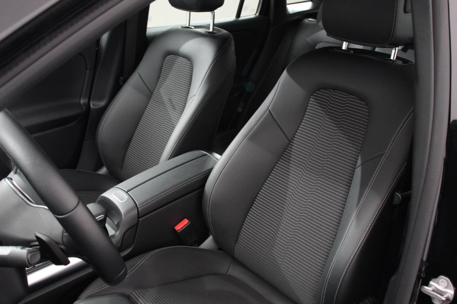 Mercedes-Benz GLA 200 Automaat Progressive Line | Navigatie | Stoelverwarming | Park Assist | Parkeersensoren | Camera | Spiegelpakket | LED koplamp High Performance | Elektrische achterklep | Seat-comfort Pack|