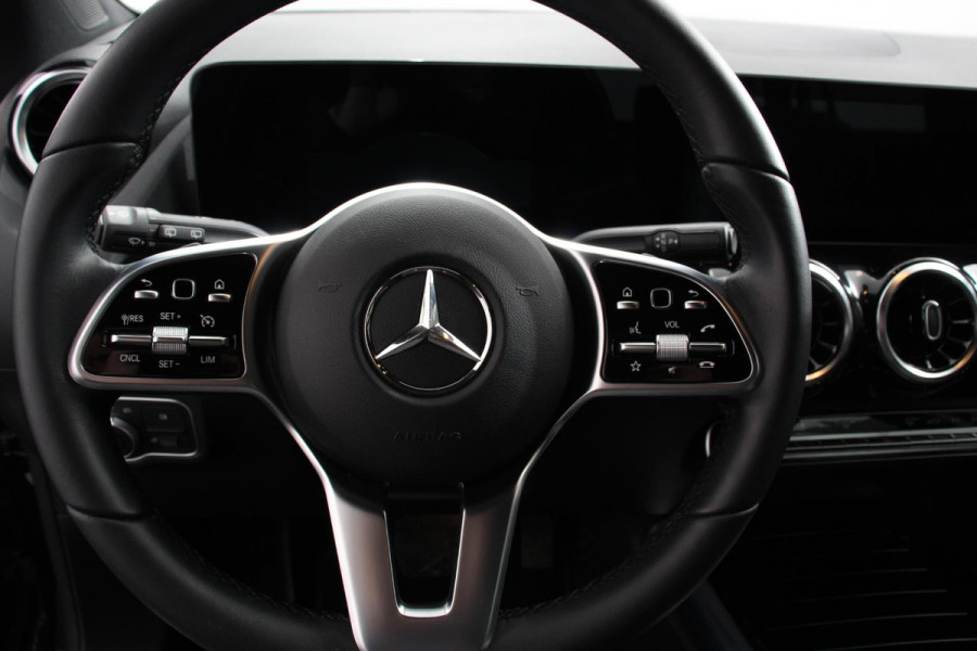 Mercedes-Benz GLA 200 Automaat Progressive Line | Navigatie | Stoelverwarming | Park Assist | Parkeersensoren | Camera | Spiegelpakket | LED koplamp High Performance | Elektrische achterklep | Seat-comfort Pack|