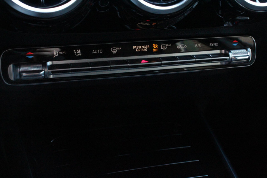 Mercedes-Benz GLA 200 Automaat Progressive Line | Navigatie | Stoelverwarming | Park Assist | Parkeersensoren | Camera | Spiegelpakket | LED koplamp High Performance | Elektrische achterklep | Seat-comfort Pack|