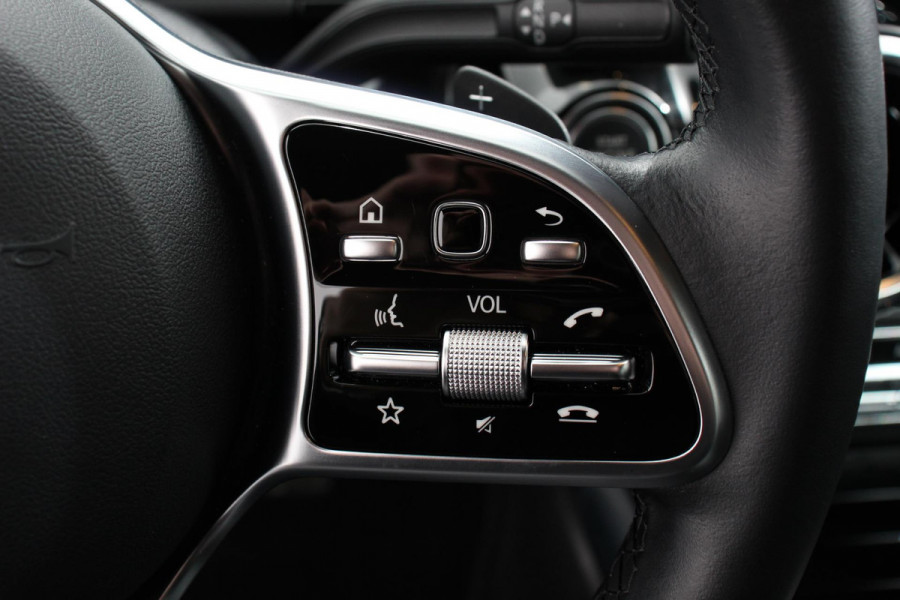 Mercedes-Benz GLA 200 Automaat Progressive Line | Navigatie | Stoelverwarming | Park Assist | Parkeersensoren | Camera | Spiegelpakket | LED koplamp High Performance | Elektrische achterklep | Seat-comfort Pack|