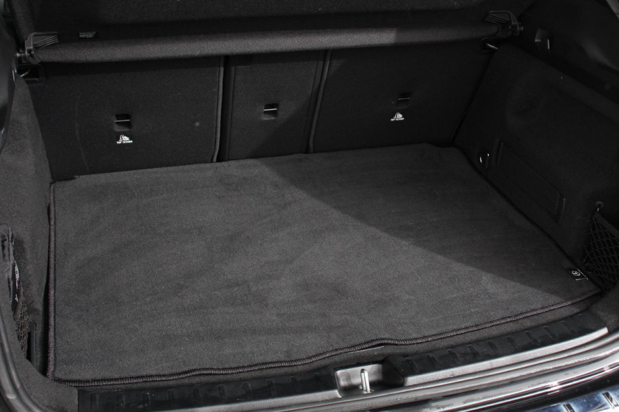 Mercedes-Benz GLA 200 Automaat Progressive Line | Navigatie | Stoelverwarming | Park Assist | Parkeersensoren | Camera | Spiegelpakket | LED koplamp High Performance | Elektrische achterklep | Seat-comfort Pack|