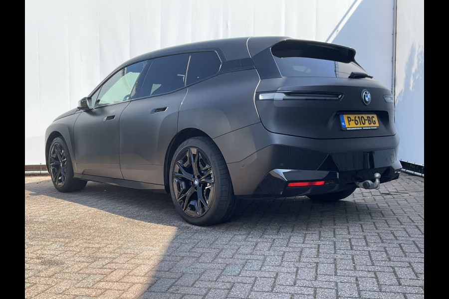 BMW iX xDrive50 High Executive 112 kWh Laser B&W Pano.dak Trekhaak M-sport