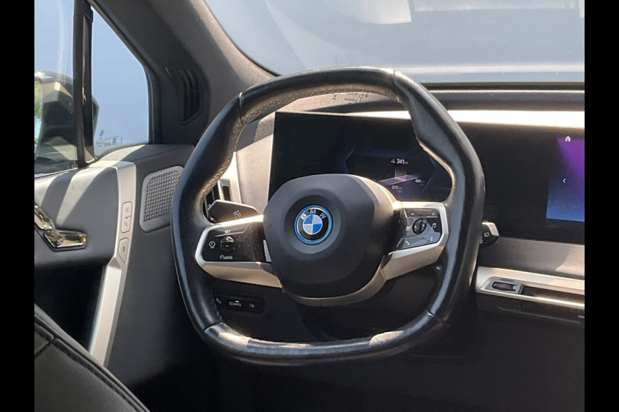 BMW iX xDrive50 High Executive 112 kWh Laser B&W Pano.dak Trekhaak M-sport