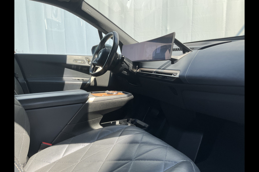 BMW iX xDrive50 High Executive 112 kWh Laser B&W Pano.dak Trekhaak M-sport