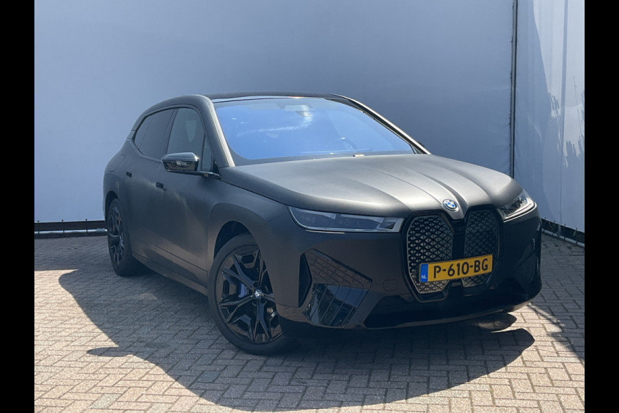 BMW iX xDrive50 High Executive 112 kWh Laser B&W Pano.dak Trekhaak M-sport