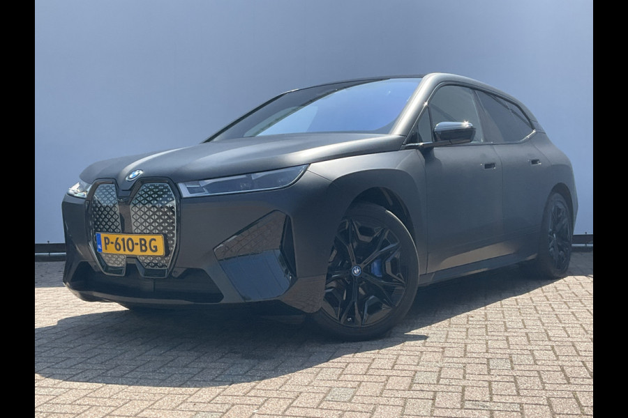 BMW iX xDrive50 High Executive 112 kWh Laser B&W Pano.dak Trekhaak M-sport