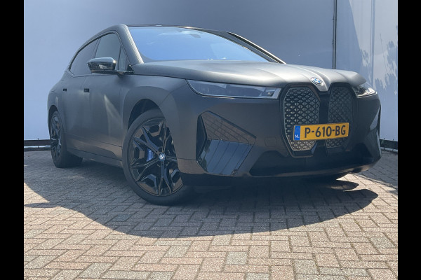 BMW iX xDrive50 High Executive 112 kWh Laser B&W Pano.dak Trekhaak M-sport