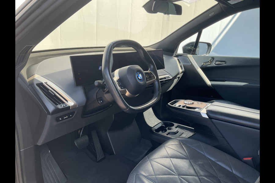 BMW iX xDrive50 High Executive 112 kWh Laser B&W Pano.dak Trekhaak M-sport