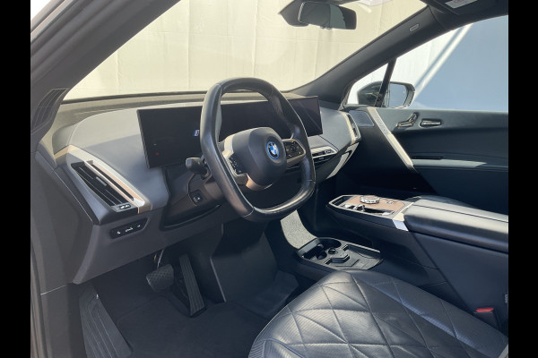 BMW iX xDrive50 High Executive 112 kWh Laser B&W Pano.dak Trekhaak M-sport