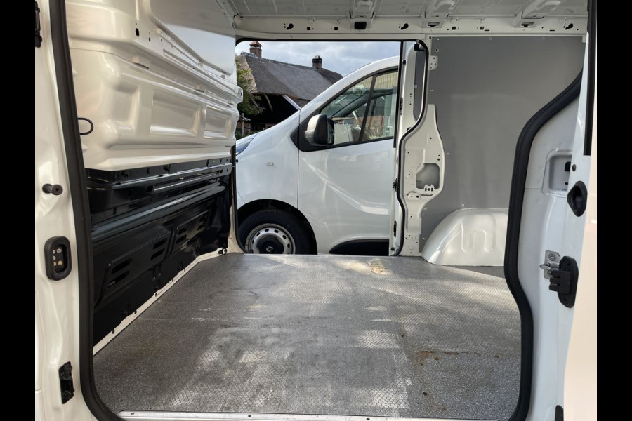 Renault Trafic 2.0 dCi 120pk E6 Comfort BPM Vrij! Lease €246 p/m, Airco, Trekhaak, 2x Schuifdeur, PDC, Cruise controle, , Onderhoudshistorie aanwezig