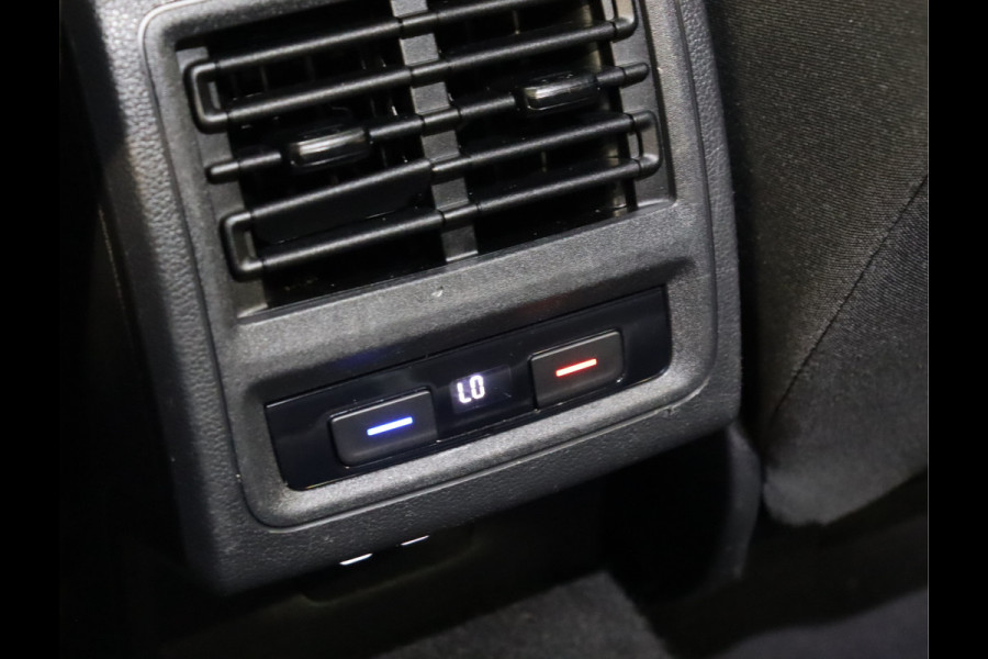 Volkswagen Golf 1.5 eTSI Style [DIGITAL DASH, ADAPTIVE CRUISE, APPLE CARPLAY, PDC V+A, MEMORY SEATS, MASSAGE STOELEN, NAVIGATIE, NIEUWSTAAT]