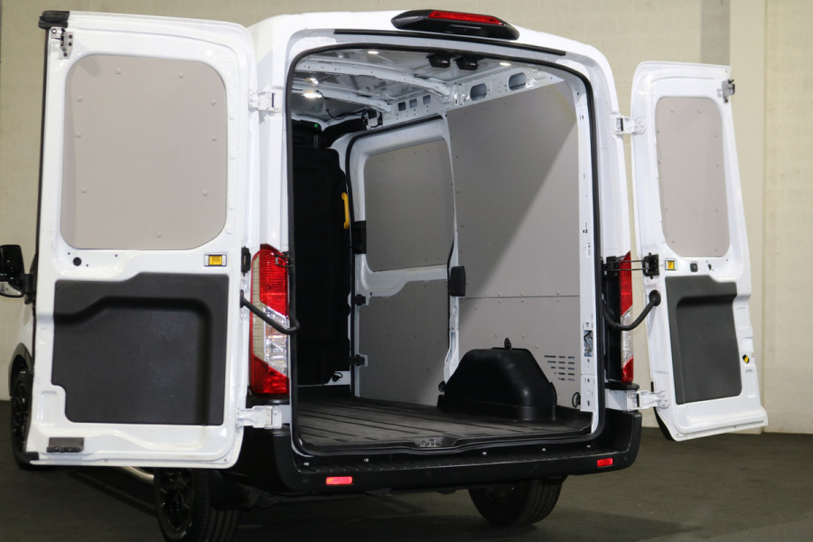 Ford Transit 2.0 TDCI 130pk Automaat L2 H2 Black Edition