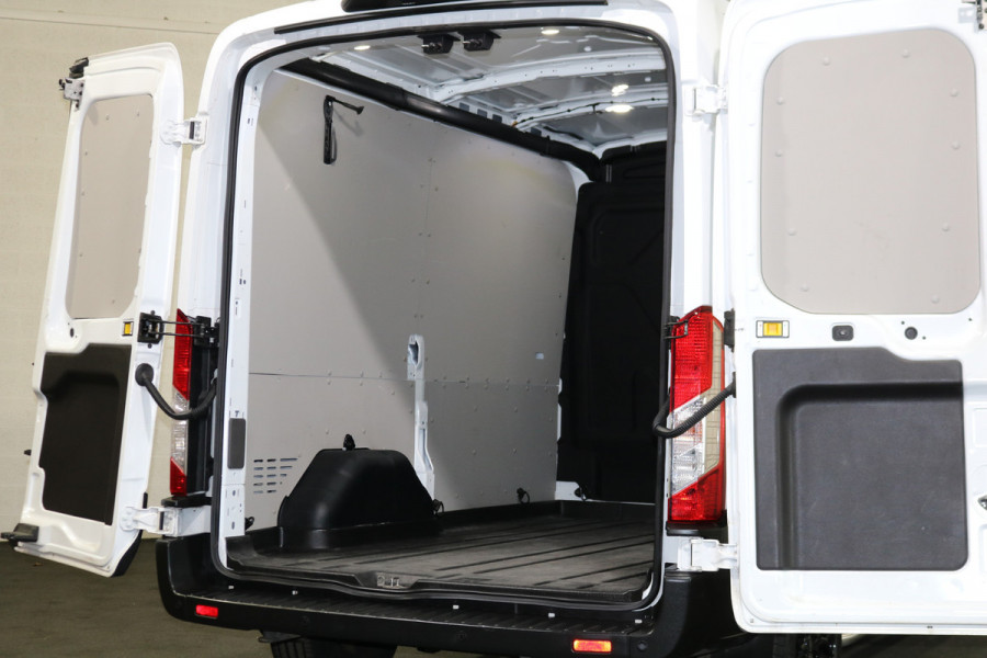 Ford Transit 2.0 TDCI 130pk Automaat L2 H2 Black Edition