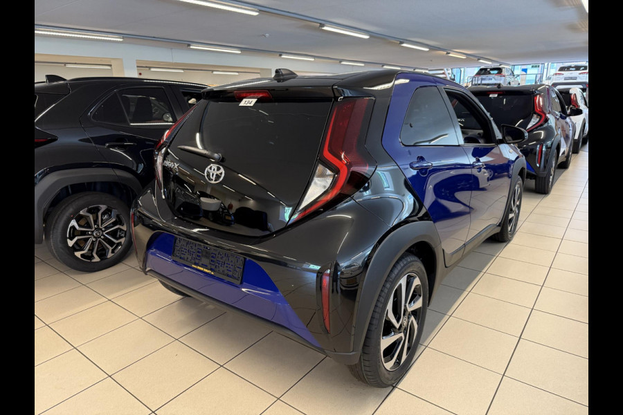 Toyota Aygo X 1.0 VVT-i S-CVT Pulse | Stoelverwarming | Adaptief Cruise Control | Achteruitrij Camera |