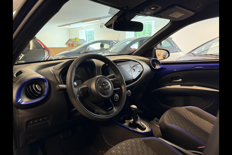 Toyota Aygo X 1.0 VVT-i S-CVT Pulse | Stoelverwarming | Adaptief Cruise Control | Achteruitrij Camera |