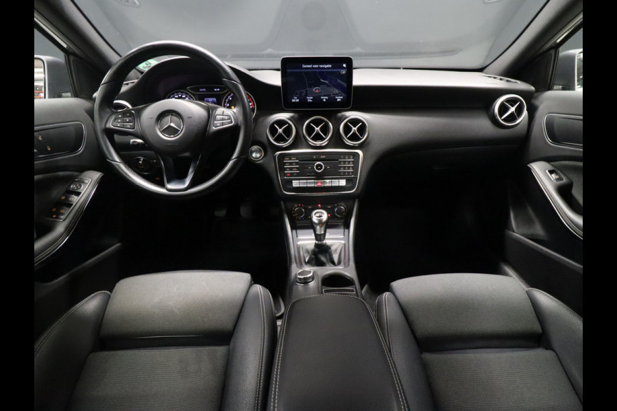 Mercedes-Benz A-Klasse 180 Sport [CAMERA, NAVIGATIE, HALF LEDER, BLUETOOTH, CRUISE CONTROL, AIRCO, NIEUWSTAAT]