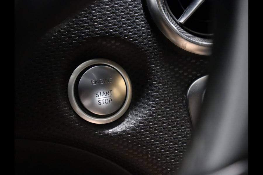 Mercedes-Benz A-Klasse 180 Sport [CAMERA, NAVIGATIE, HALF LEDER, BLUETOOTH, CRUISE CONTROL, AIRCO, NIEUWSTAAT]