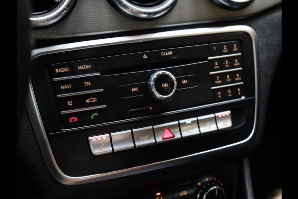 Mercedes-Benz CLA-Klasse 180 Sport [GROOT NAVIGATIE, ZWARTE HEMEL, STOELVERWARMING, PDC V+A, HALF LEDER, CRUISE CONTROL, AIRCO, NIEUWSTAAT]