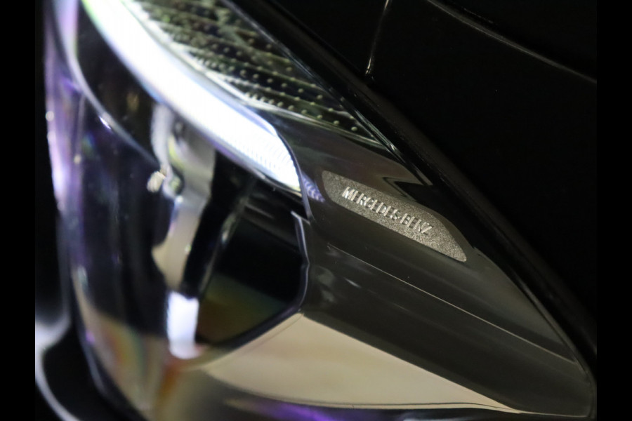 Mercedes-Benz CLA-Klasse 180 Sport [GROOT NAVIGATIE, ZWARTE HEMEL, STOELVERWARMING, PDC V+A, HALF LEDER, CRUISE CONTROL, AIRCO, NIEUWSTAAT]