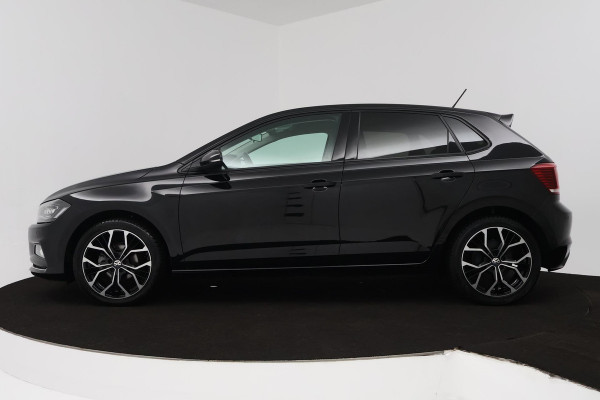 Volkswagen Polo 1.0 TSI Highline (PARKEERSENSOREN, CRUISE ADAPTIEF, NAVIGATIE, CARPLAY, AUTOMAAT, DIGITAAL DASHBOARD, NL-AUTO)