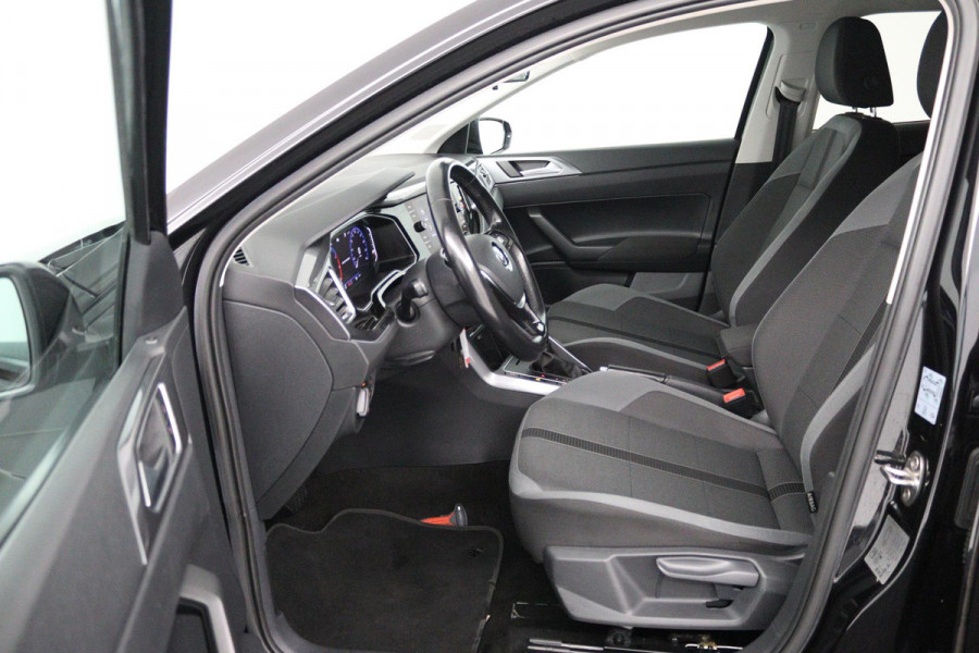 Volkswagen Polo 1.0 TSI Highline (PARKEERSENSOREN, CRUISE ADAPTIEF, NAVIGATIE, CARPLAY, AUTOMAAT, DIGITAAL DASHBOARD, NL-AUTO)