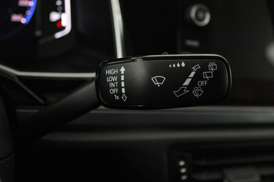 Volkswagen Polo 1.0 TSI Highline (PARKEERSENSOREN, CRUISE ADAPTIEF, NAVIGATIE, CARPLAY, AUTOMAAT, DIGITAAL DASHBOARD, NL-AUTO)