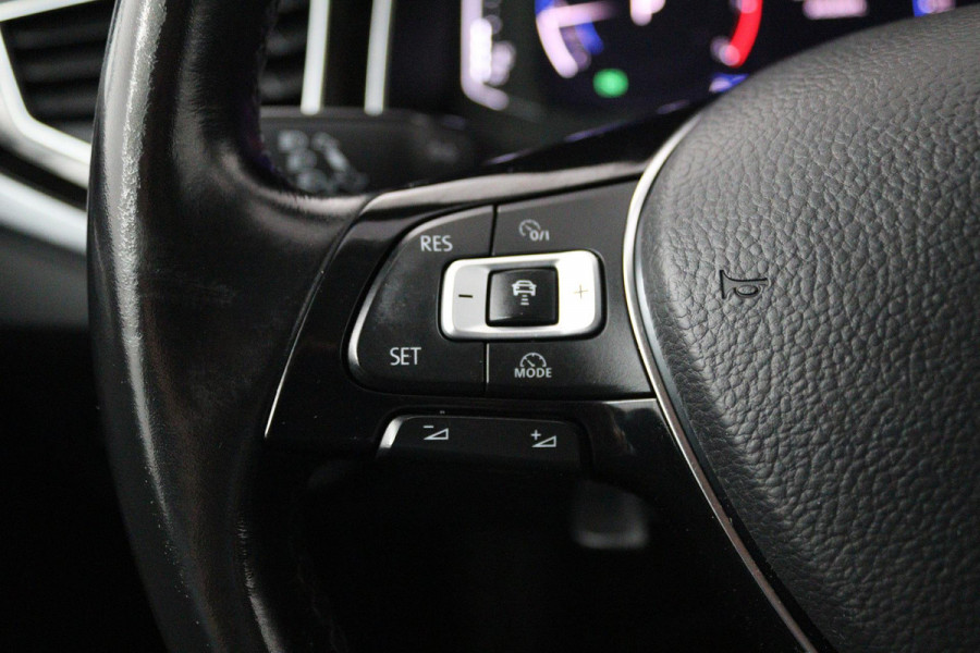 Volkswagen Polo 1.0 TSI Highline (PARKEERSENSOREN, CRUISE ADAPTIEF, NAVIGATIE, CARPLAY, AUTOMAAT, DIGITAAL DASHBOARD, NL-AUTO)