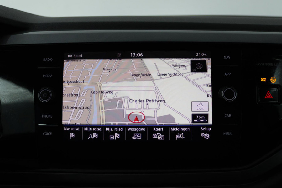 Volkswagen Polo 1.0 TSI Highline (PARKEERSENSOREN, CRUISE ADAPTIEF, NAVIGATIE, CARPLAY, AUTOMAAT, DIGITAAL DASHBOARD, NL-AUTO)