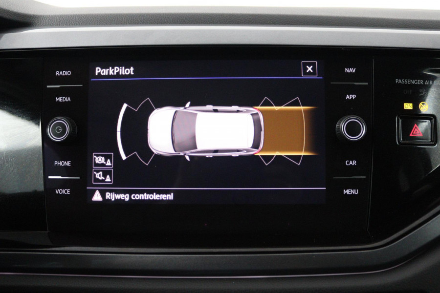 Volkswagen Polo 1.0 TSI Highline (PARKEERSENSOREN, CRUISE ADAPTIEF, NAVIGATIE, CARPLAY, AUTOMAAT, DIGITAAL DASHBOARD, NL-AUTO)