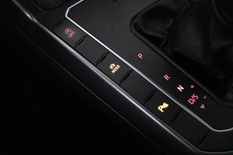 Volkswagen Polo 1.0 TSI Highline (PARKEERSENSOREN, CRUISE ADAPTIEF, NAVIGATIE, CARPLAY, AUTOMAAT, DIGITAAL DASHBOARD, NL-AUTO)