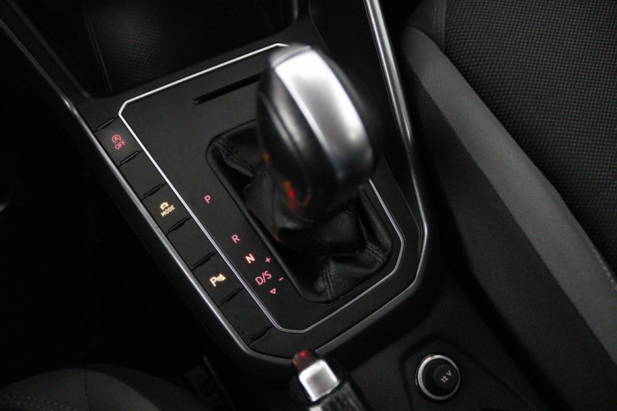 Volkswagen Polo 1.0 TSI Highline (PARKEERSENSOREN, CRUISE ADAPTIEF, NAVIGATIE, CARPLAY, AUTOMAAT, DIGITAAL DASHBOARD, NL-AUTO)