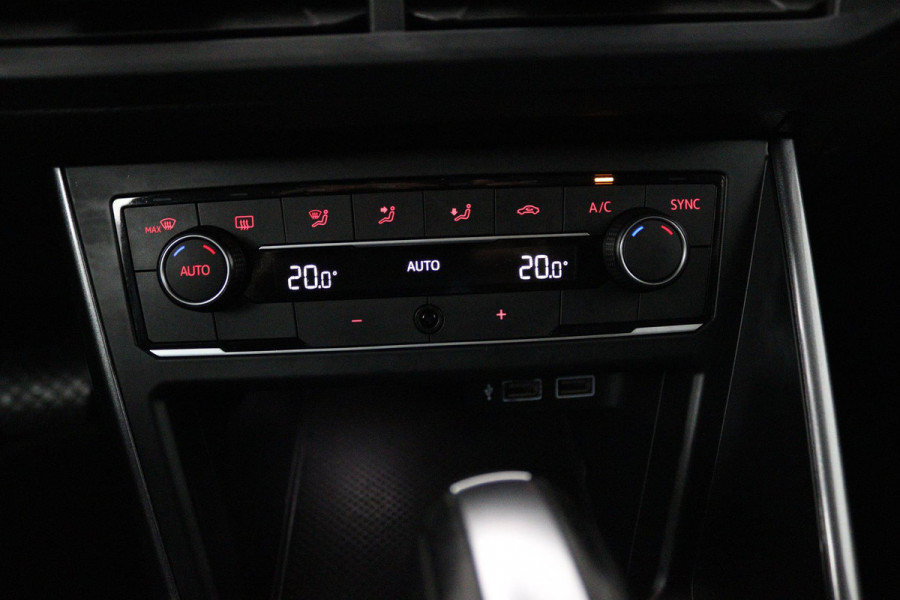 Volkswagen Polo 1.0 TSI Highline (PARKEERSENSOREN, CRUISE ADAPTIEF, NAVIGATIE, CARPLAY, AUTOMAAT, DIGITAAL DASHBOARD, NL-AUTO)