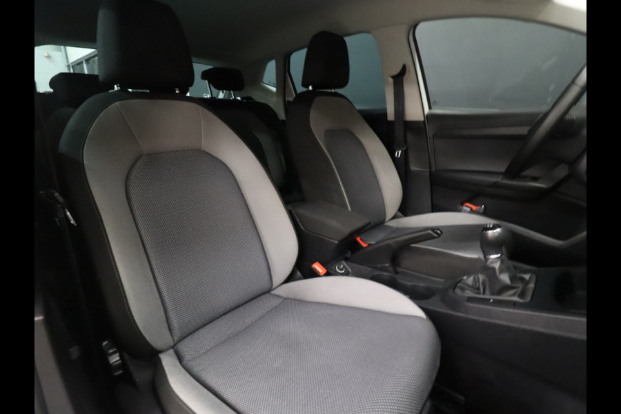 Seat Ibiza 1.0 TSI Style Business Intense [TREKHAAK, APPLE CARPLAY, ANDROID, CAMERA, PDC V+A, CRUISE, CLIMATE, NIEUWSTAAT]