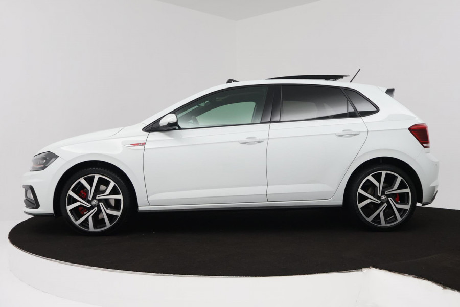 Volkswagen Polo 2.0 TSI GTI (PANORAMADAK, NL-AUTO, NAVIGATIE, ACHTERUITRIJCAMERA, AUTOMAAT, CRUISE ADAPTIEF, PARKEERSENSOREN)