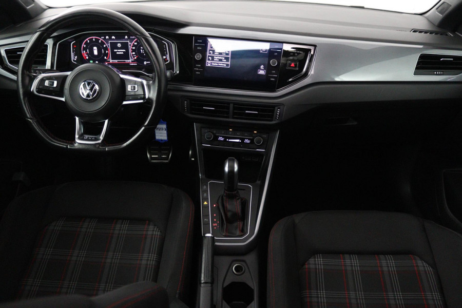 Volkswagen Polo 2.0 TSI GTI (PANORAMADAK, NL-AUTO, NAVIGATIE, ACHTERUITRIJCAMERA, AUTOMAAT, CRUISE ADAPTIEF, PARKEERSENSOREN)