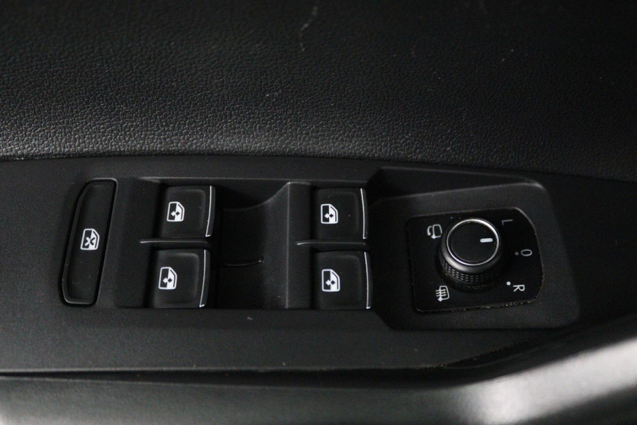 Volkswagen Polo 2.0 TSI GTI (PANORAMADAK, NL-AUTO, NAVIGATIE, ACHTERUITRIJCAMERA, AUTOMAAT, CRUISE ADAPTIEF, PARKEERSENSOREN)
