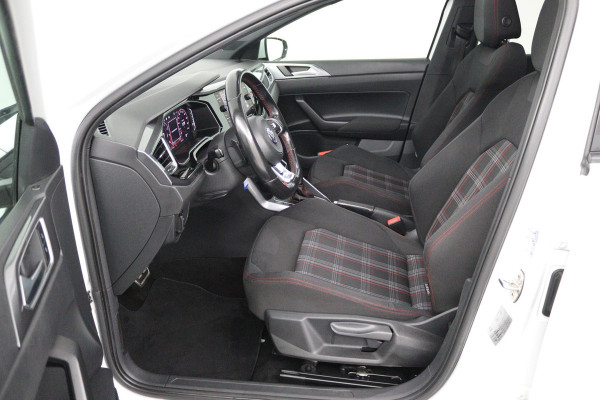 Volkswagen Polo 2.0 TSI GTI (PANORAMADAK, NL-AUTO, NAVIGATIE, ACHTERUITRIJCAMERA, AUTOMAAT, CRUISE ADAPTIEF, PARKEERSENSOREN)