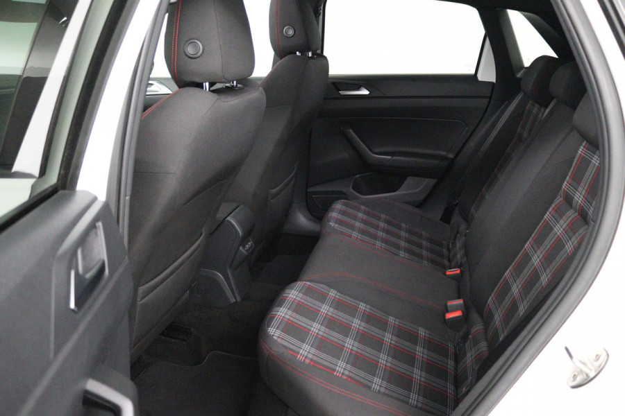 Volkswagen Polo 2.0 TSI GTI (PANORAMADAK, NL-AUTO, NAVIGATIE, ACHTERUITRIJCAMERA, AUTOMAAT, CRUISE ADAPTIEF, PARKEERSENSOREN)
