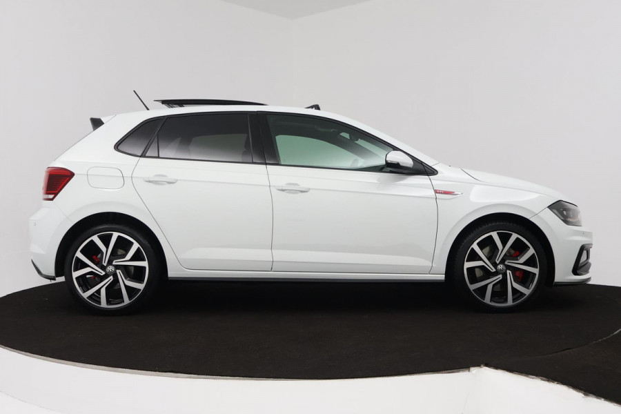 Volkswagen Polo 2.0 TSI GTI (PANORAMADAK, NL-AUTO, NAVIGATIE, ACHTERUITRIJCAMERA, AUTOMAAT, CRUISE ADAPTIEF, PARKEERSENSOREN)