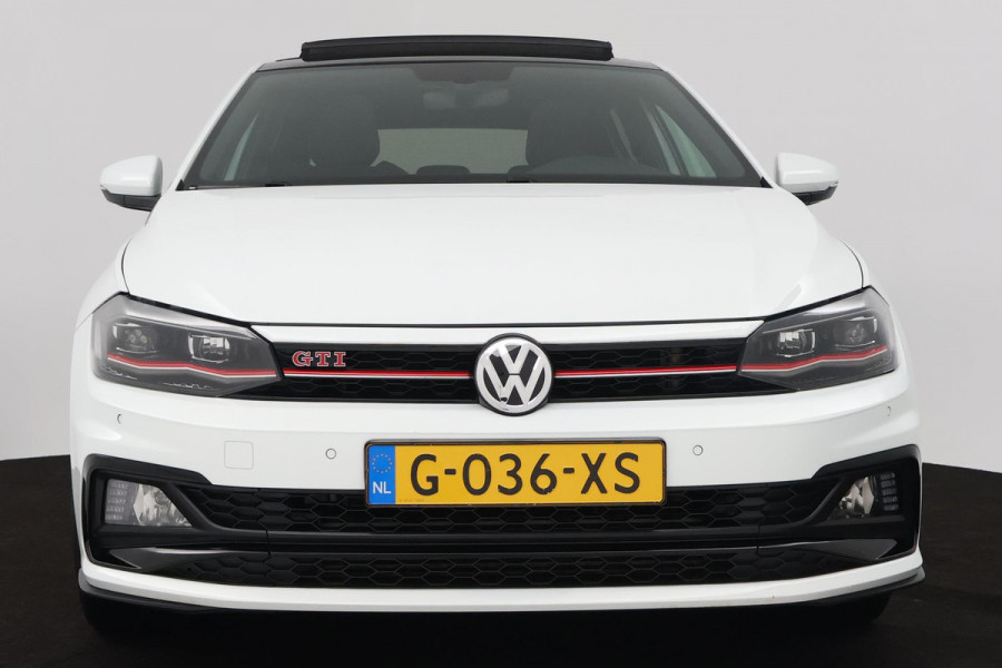 Volkswagen Polo 2.0 TSI GTI (PANORAMADAK, NL-AUTO, NAVIGATIE, ACHTERUITRIJCAMERA, AUTOMAAT, CRUISE ADAPTIEF, PARKEERSENSOREN)
