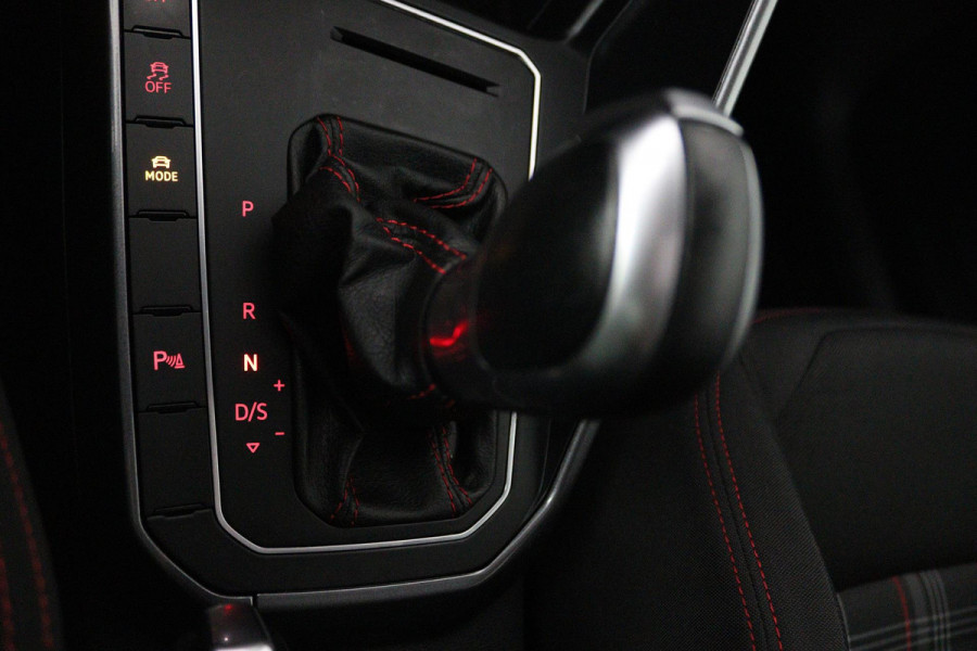 Volkswagen Polo 2.0 TSI GTI (PANORAMADAK, NL-AUTO, NAVIGATIE, ACHTERUITRIJCAMERA, AUTOMAAT, CRUISE ADAPTIEF, PARKEERSENSOREN)