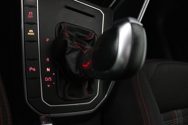 Volkswagen Polo 2.0 TSI GTI (PANORAMADAK, NL-AUTO, NAVIGATIE, ACHTERUITRIJCAMERA, AUTOMAAT, CRUISE ADAPTIEF, PARKEERSENSOREN)