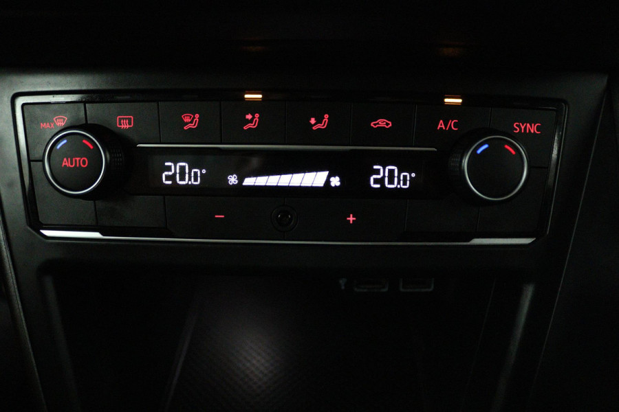 Volkswagen Polo 2.0 TSI GTI (PANORAMADAK, NL-AUTO, NAVIGATIE, ACHTERUITRIJCAMERA, AUTOMAAT, CRUISE ADAPTIEF, PARKEERSENSOREN)