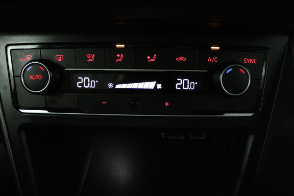 Volkswagen Polo 2.0 TSI GTI (PANORAMADAK, NL-AUTO, NAVIGATIE, ACHTERUITRIJCAMERA, AUTOMAAT, CRUISE ADAPTIEF, PARKEERSENSOREN)